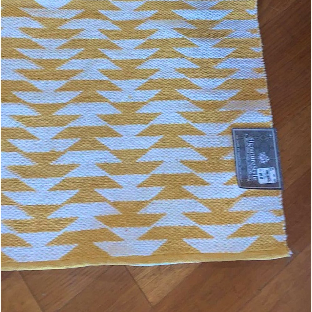 Rug - Picture 2 of 2
